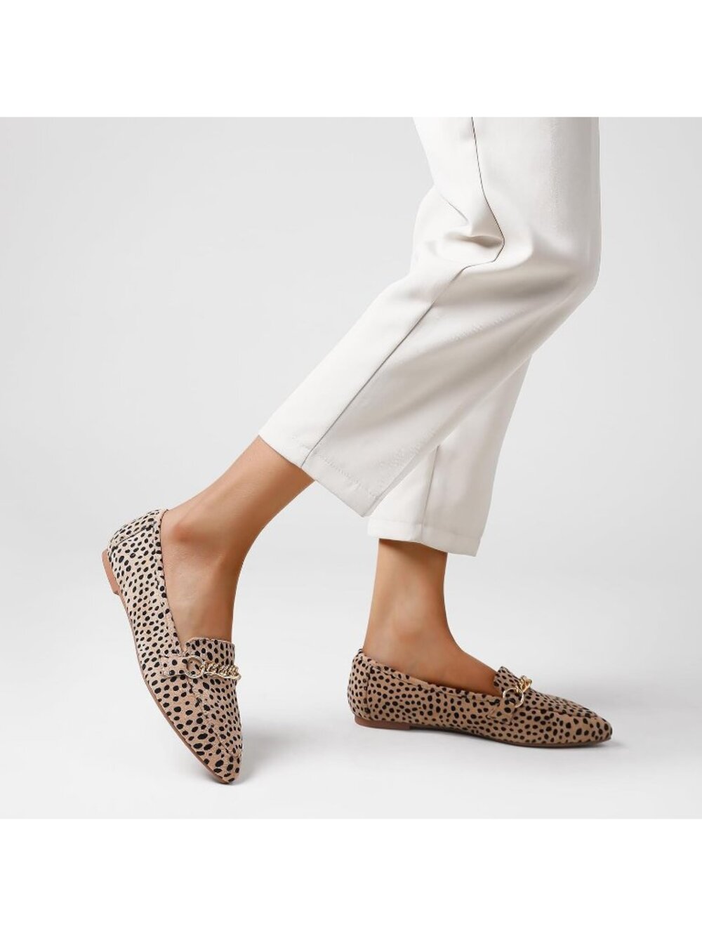 Women's Leopard Comfortable Metal Chain Pointed Toe Slip on Fashion Flat Shoes - Picture 2 of 5